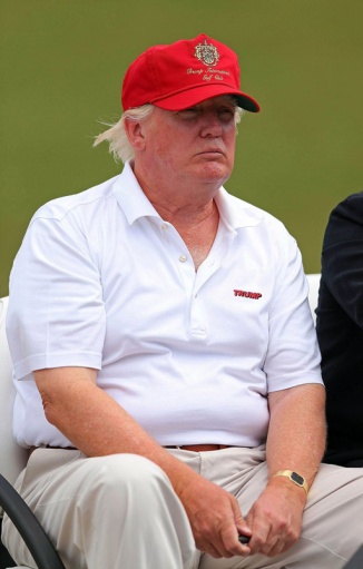 Trump-golf-seated